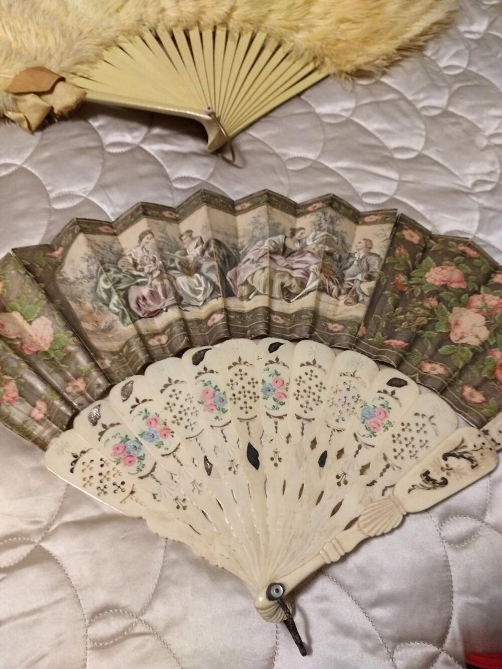 Antique Victorian Fan Quad  - Celuloid Brisé – Cream Feather - Peacock - Pierced
